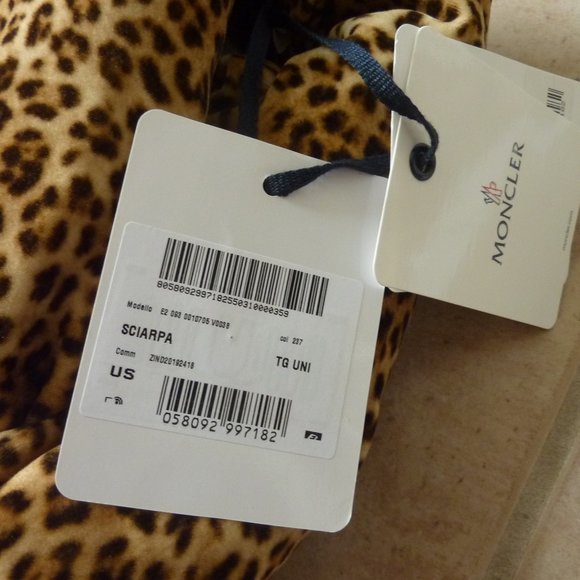 Moncler Leopard Print Down Puffer Scarf 'Sciarpa' - Picture 14 of 14